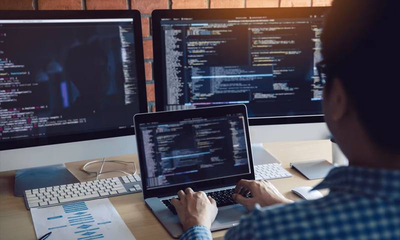 数据科学选型：R与Python如何赋能安县网站建设？